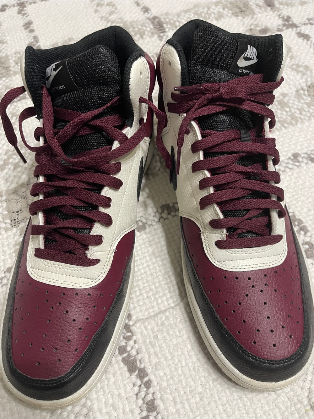 Nike Air Jordan 1 Mid - Picture 2 of 5